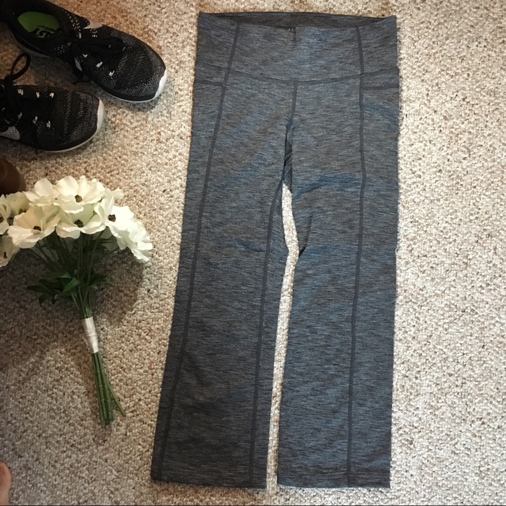 Athleta Kick Flare Crop Leggings / Yoga Pants
